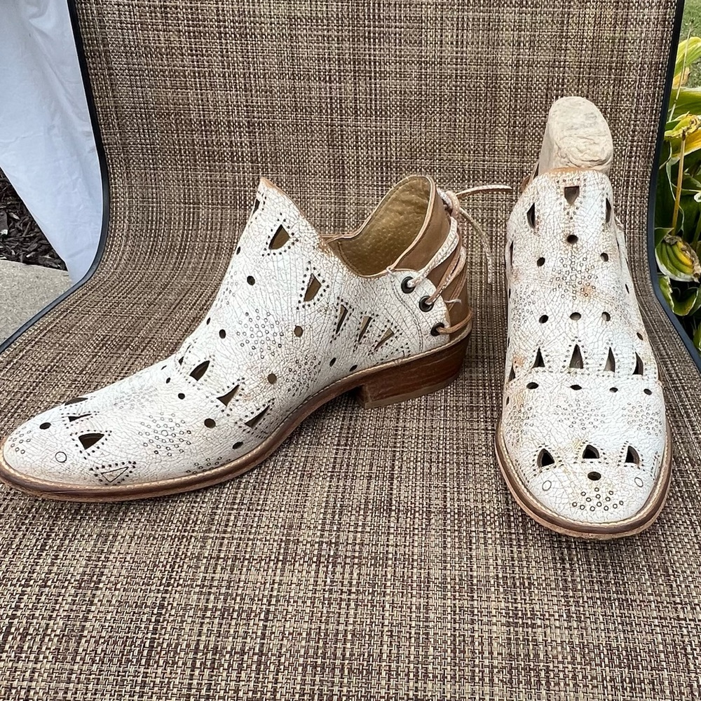Woman’s Musse & Cloud booties